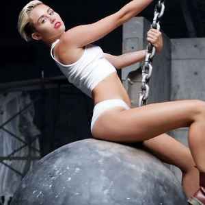 Miley Cyrus - Wrecking Ball